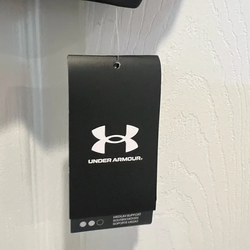 🆕 NWT Under Armour Infinity Mid 2.0 Black Sports Bra with Logo Straps - Picture 4 of 8